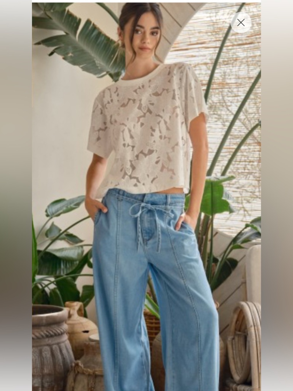 608. Lace floral short sleeve t-shirt in off white